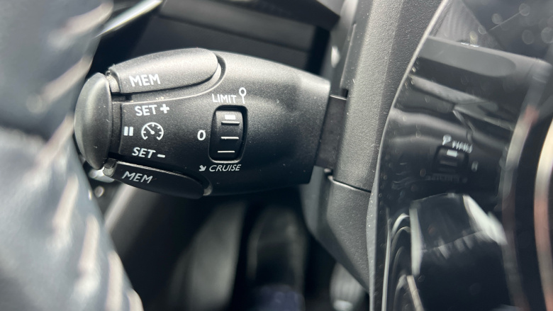 Peugeot 208 1.2 PureTech 100 Allure 5dr Petrol Hatchback